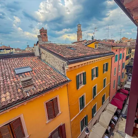 At Piazza Erbe Sky View 360 Free Parking Apartment *